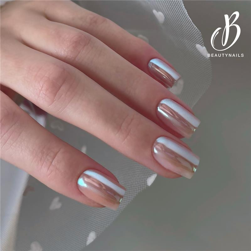 Striking Iridescent White Chrome Short Square Nails Striking Iridescent White Chrome Short Square Nails โ Winter Chrome Nails