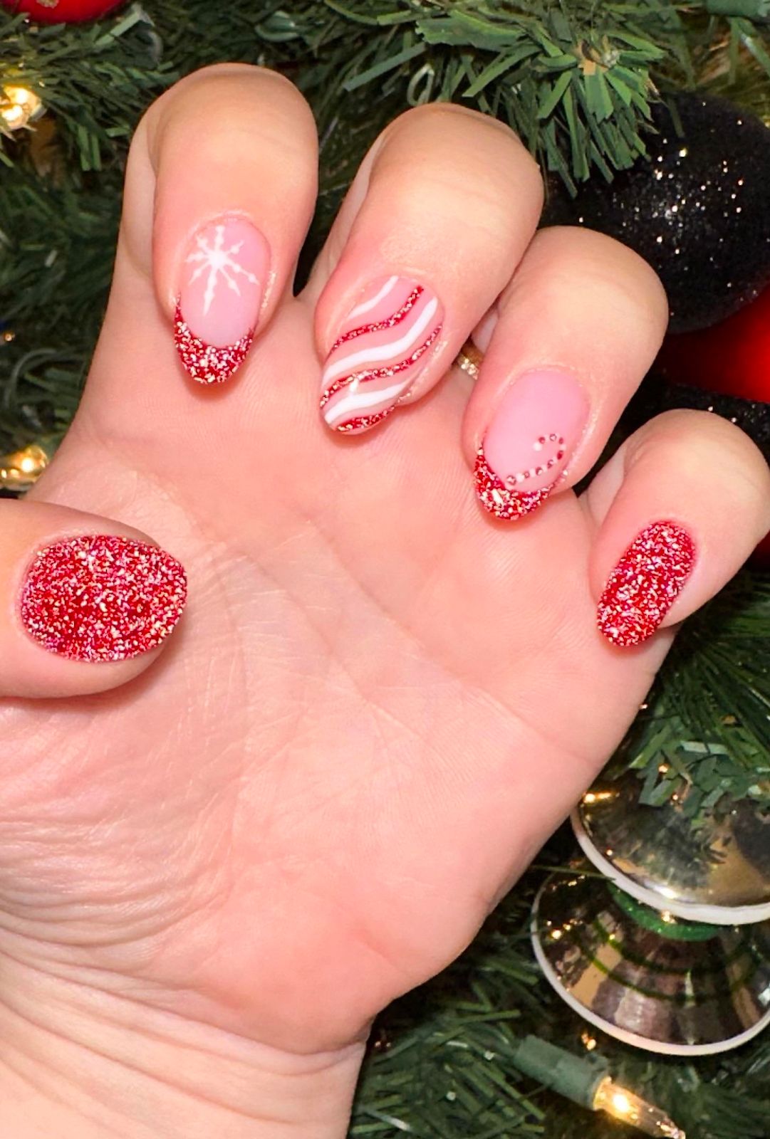 Sheer Pink Red Glitter White Visual Idea Sheer Pink Red Glitter White Visual Idea β Christmas Gel X Nails 2026