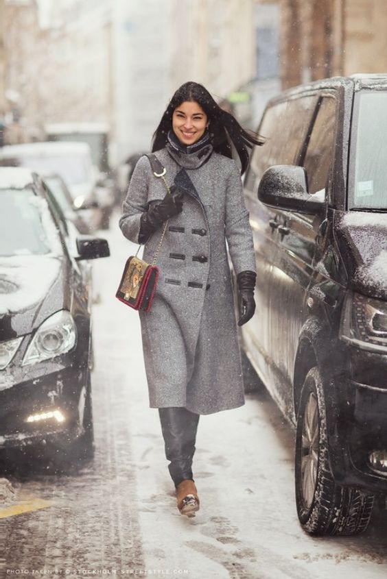 Grey Tweed Coat with Leather Gloves and Slim Trousers Grey Tweed Coat with Leather Gloves and Slim Trousers β Paris Winter Outfits
