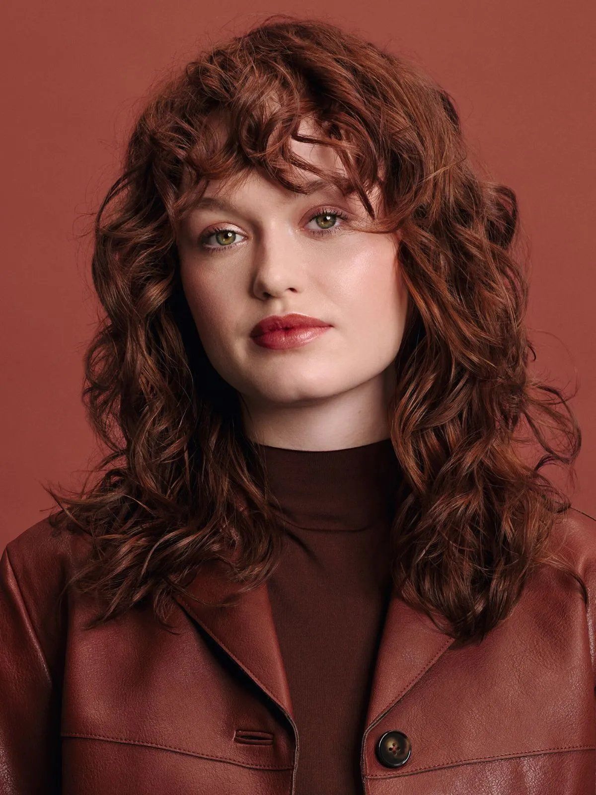 Collarbone Dark Brown With Lighter Highlights Collarbone Dark Brown With Lighter Highlights β Winter Brown Hair Colors