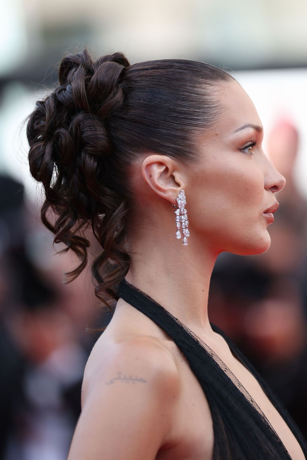 Sleek High Updo With Sculpted Curls Sleek High Updo With Sculpted Curls β Winter Formal Hairstyles