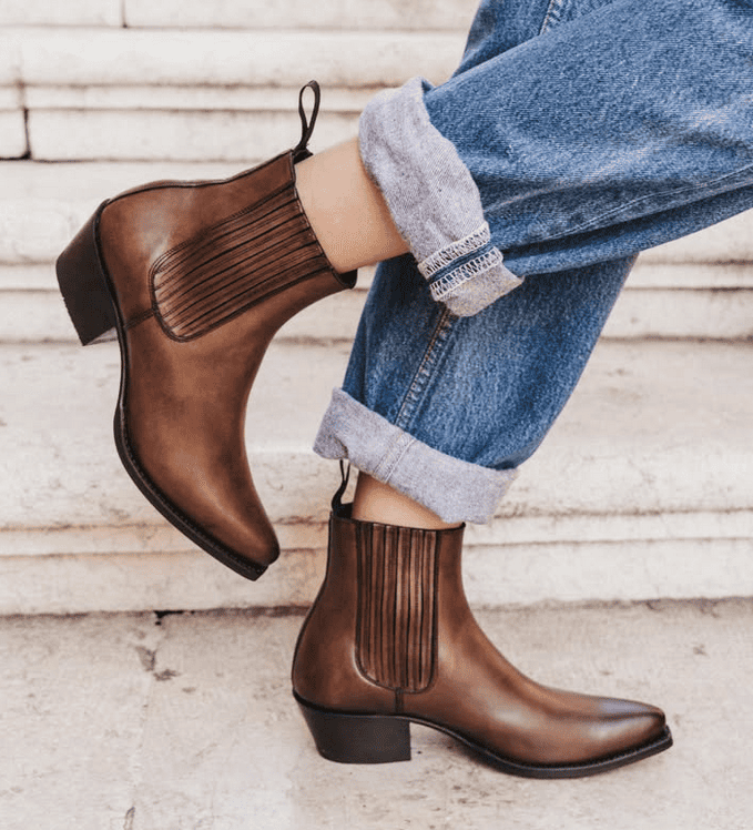 Brown Chelsea Boots with Cuffed Jeans Brown Chelsea Boots with Cuffed Jeans β Ankle Boots Outfits