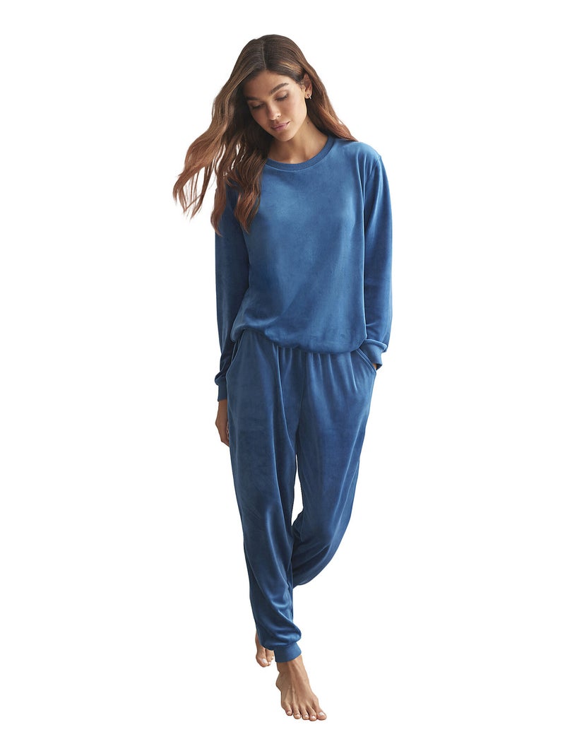 Deep Blue Velour Tracksuit for Cozy Lounging Deep Blue Velour Tracksuit for Cozy Lounging โ Loungewear Outfits