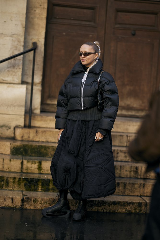 Oversized Black Puffer with Quilted Skirt Oversized Black Puffer with Quilted Skirt β Winter Streetwear Outfits