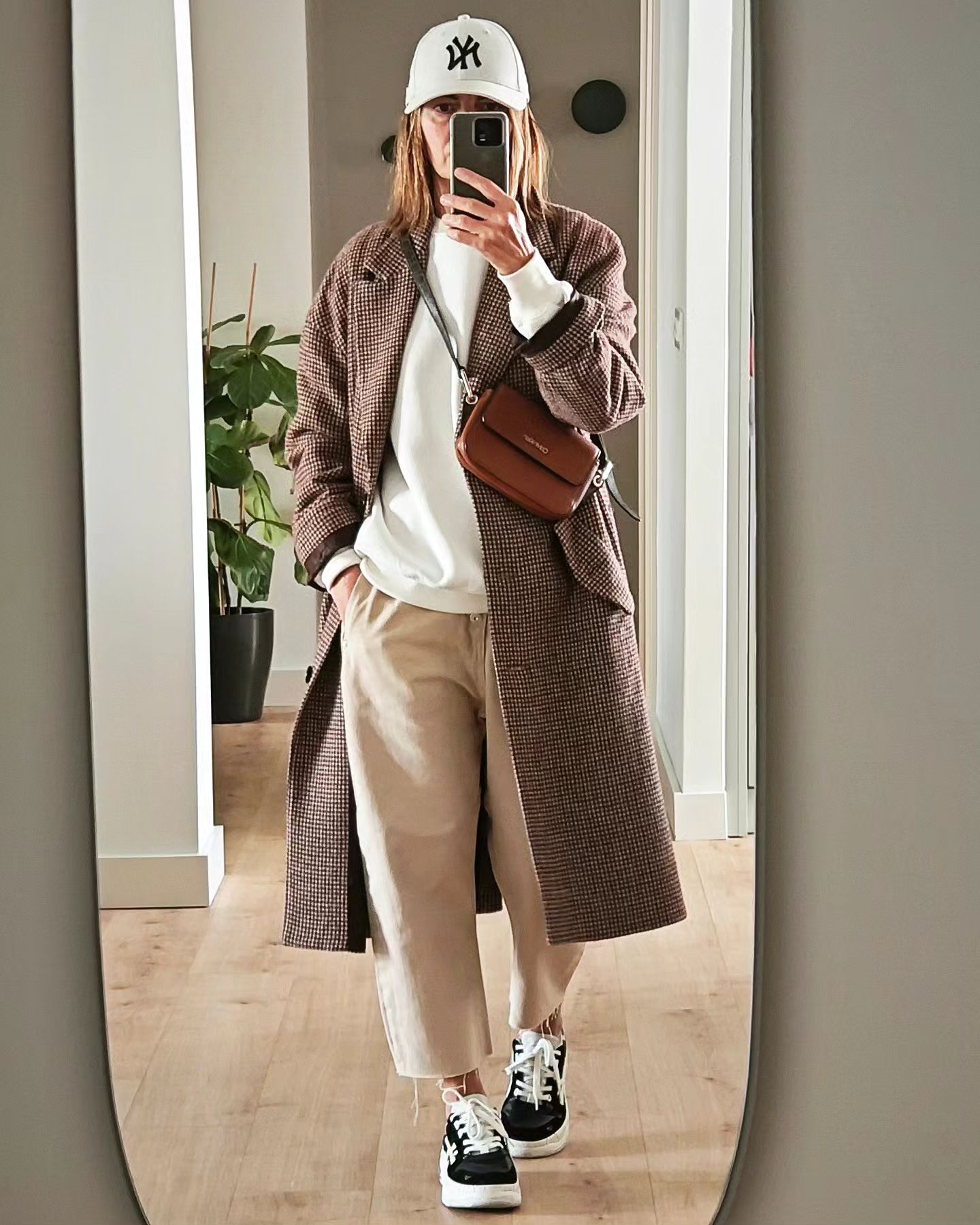 Plaid Coat Over Casual Sweatshirt and Wide Trousers Plaid Coat Over Casual Sweatshirt and Wide Trousers β Winter Teacher Outfits