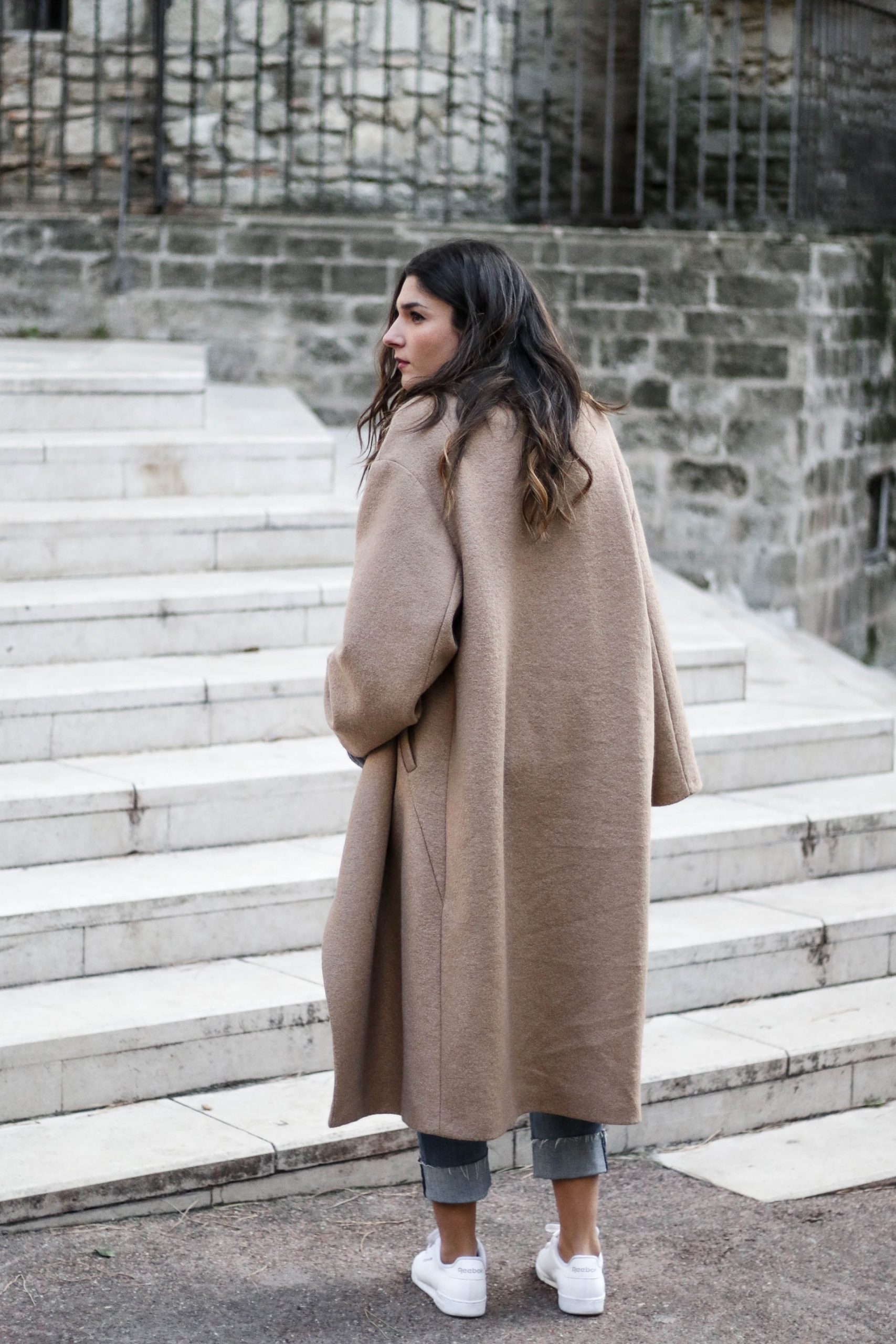 Beige Wool Blend Coat with Straight-Leg Jeans Beige Wool Blend Coat with Straight-Leg Jeans β Long Coat Outfits
