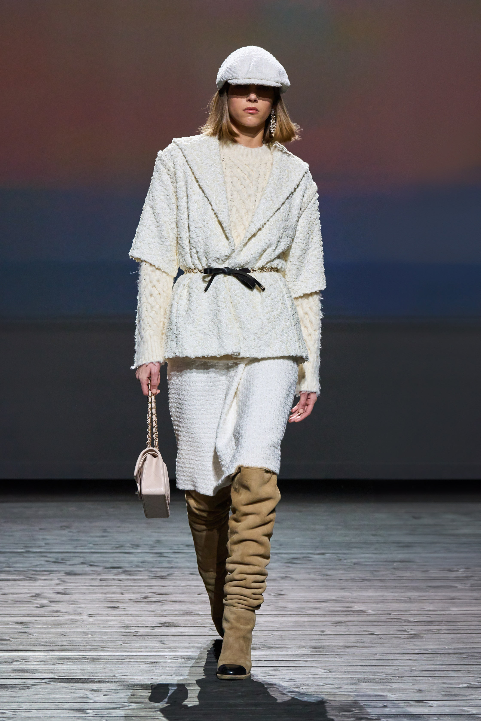 Monochromatic White Ensemble with Tan Slouchy Boots Monochromatic White Ensemble with Tan Slouchy Boots β Slouchy Boots Outfits