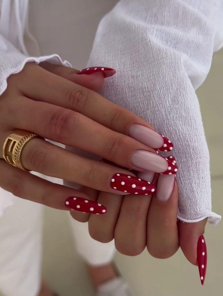 White Knit Pattern and Silver Glitter White Knit Pattern and Silver Glitter β Winter Red Nails