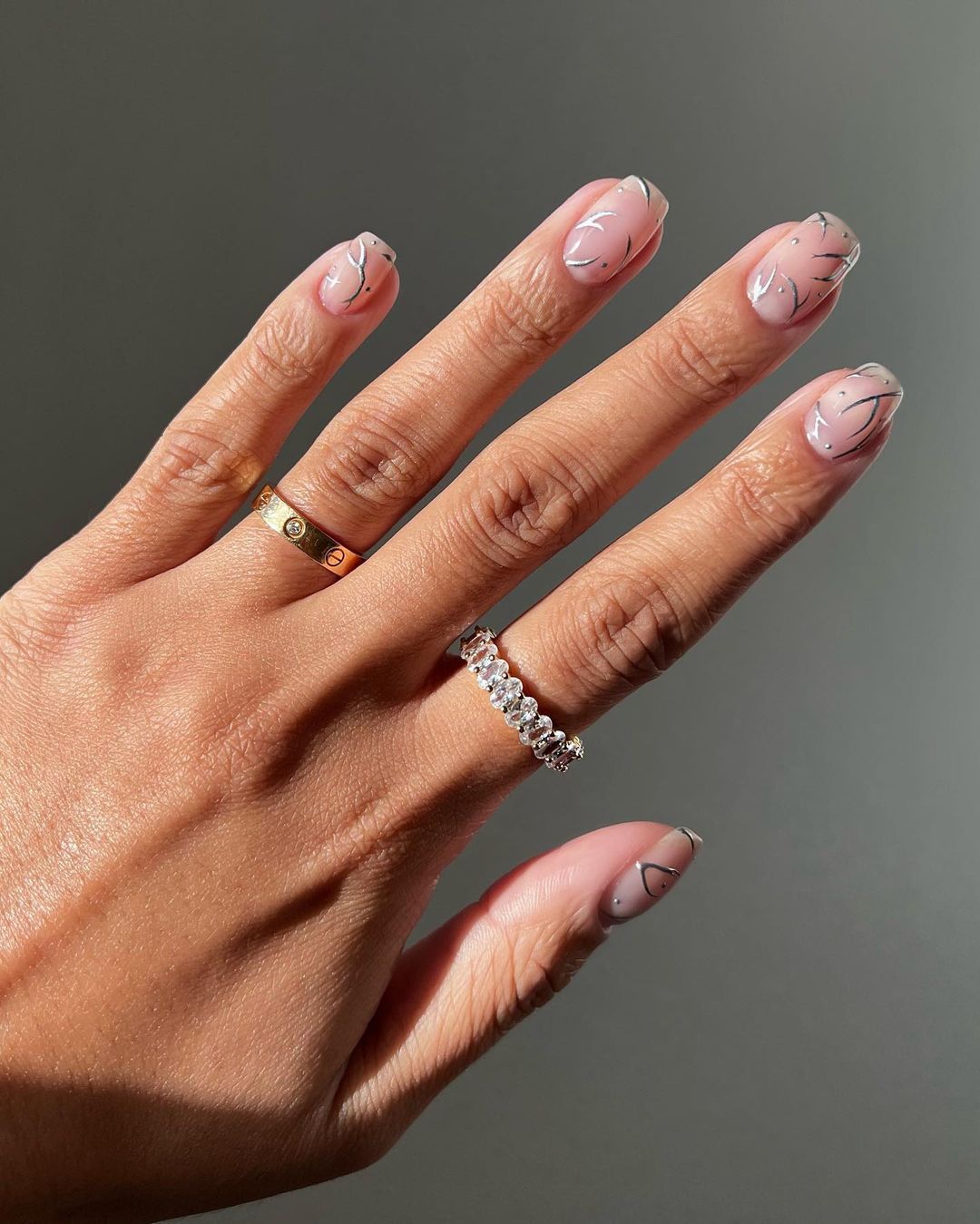 Abstract Lines And Dots Visual Idea Abstract Lines And Dots Visual Idea β Clean Girl Winter Nails