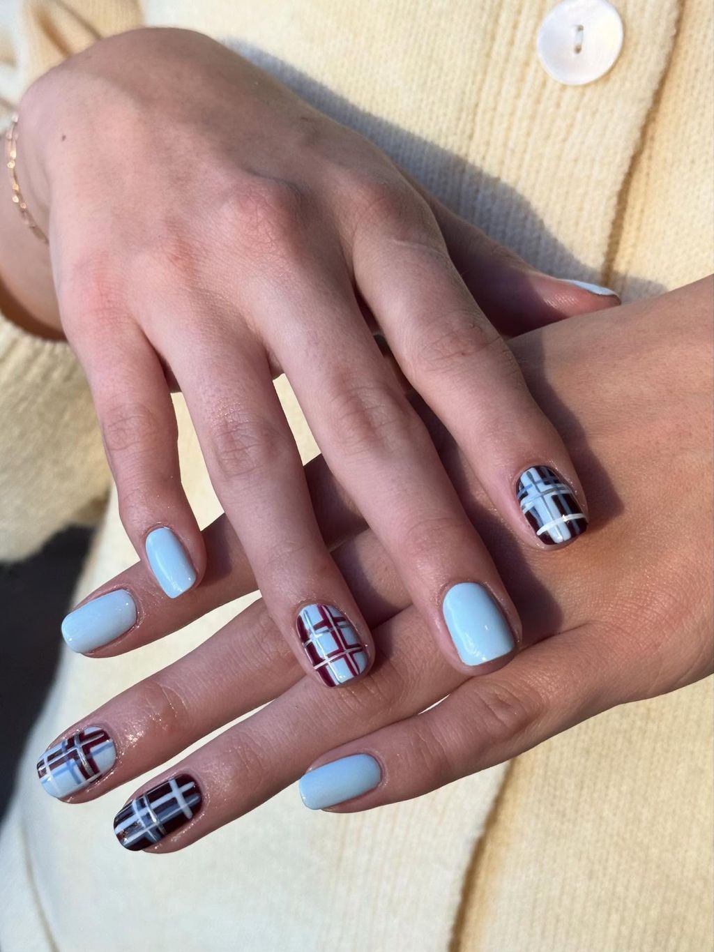 Winter Visual Idea Winter Visual Idea β Winter Plaid Nails