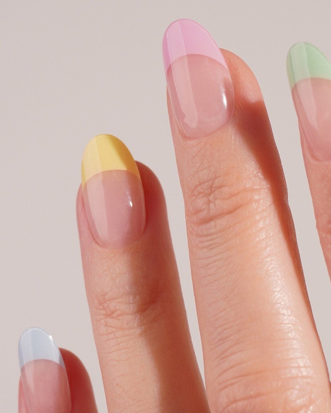 Short Oval Glitter French Tips — Pastel Winter Nails