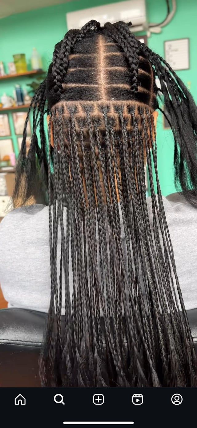 Mid-Back Visual Idea Mid-Back Visual Idea β Winter Knotless Braids