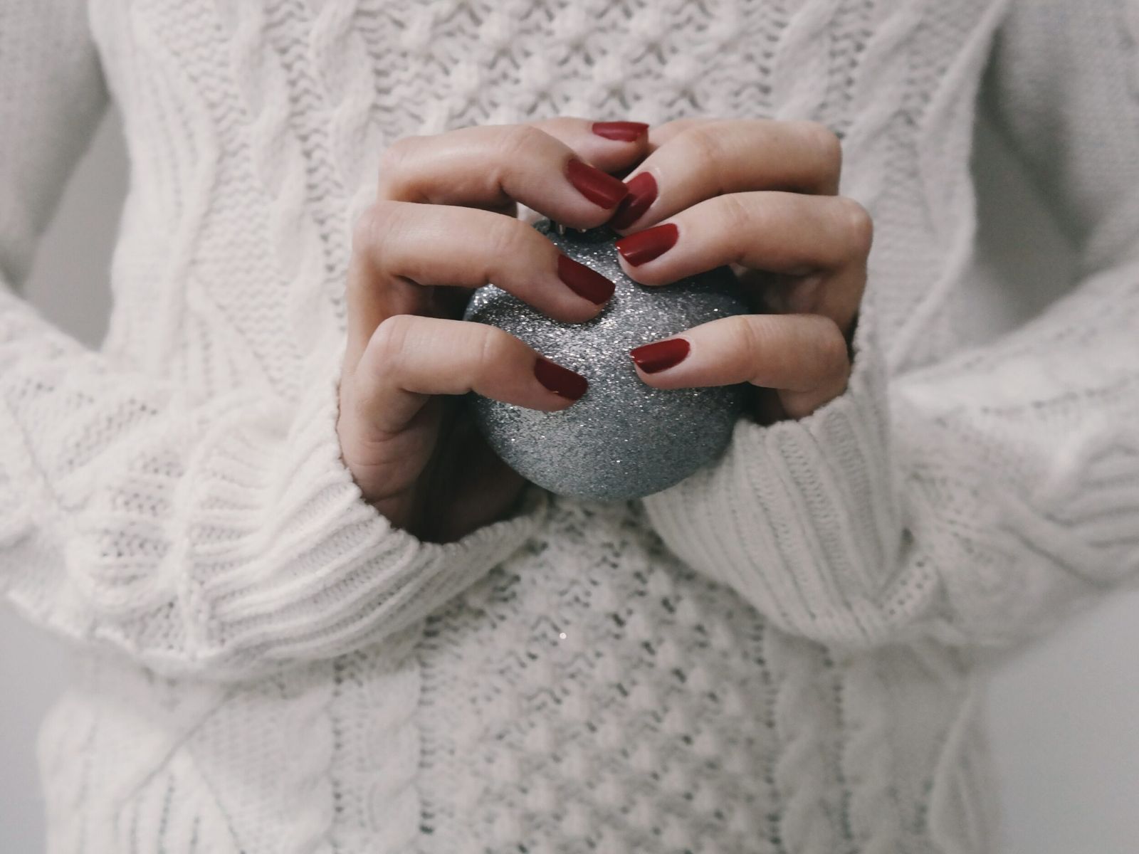 Glossy Visual Idea — Winter Gray Nails