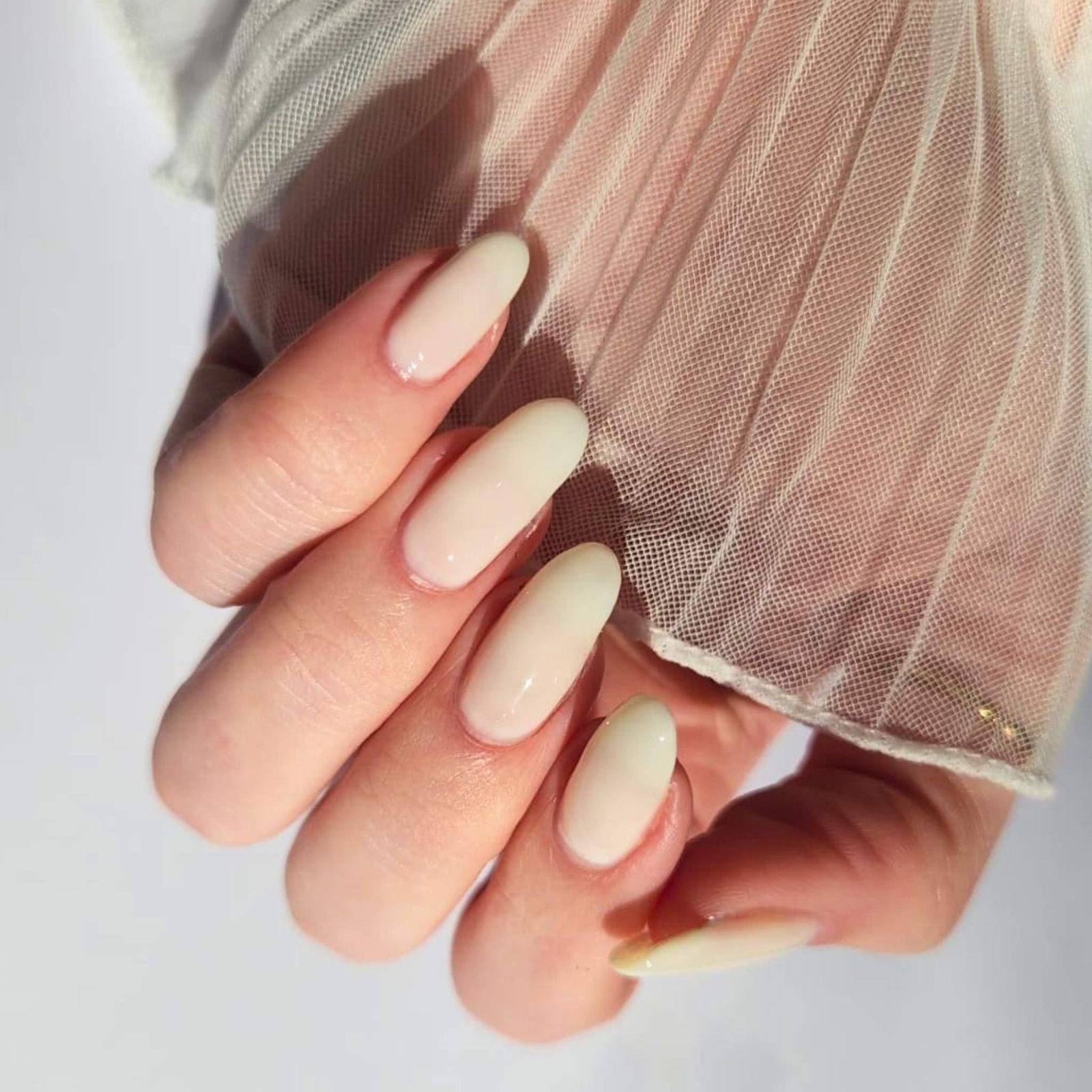 Pale Milky Off-White Oval Nails Pale Milky Off-White Oval Nails β Milky White Nails