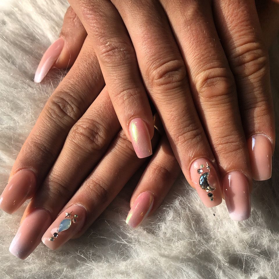 Soft Ombre Square With Rhinestones Soft Ombre Square With Rhinestones β NYE Nails 2027