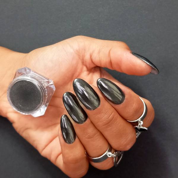 Visual Idea Visual Idea โ Winter Chrome Nails