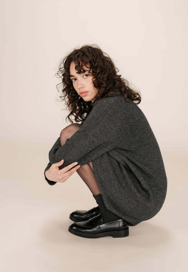 Relaxed Fit Grey Knit Sweater Dress with Black Loafers and Tights Relaxed Fit Grey Knit Sweater Dress with Black Loafers and Tights โ Sweater Dress Outfits