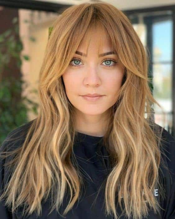 Honey Blonde Lob With Curtain Bangs Honey Blonde Lob With Curtain Bangs β Long Winter Haircuts