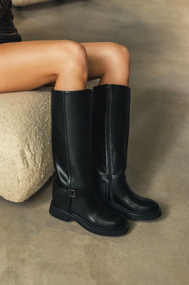 Casual Elegance: Buckle Strap Boots with Black Top Casual Elegance: Buckle Strap Boots with Black Top โ Riding Boots Outfits