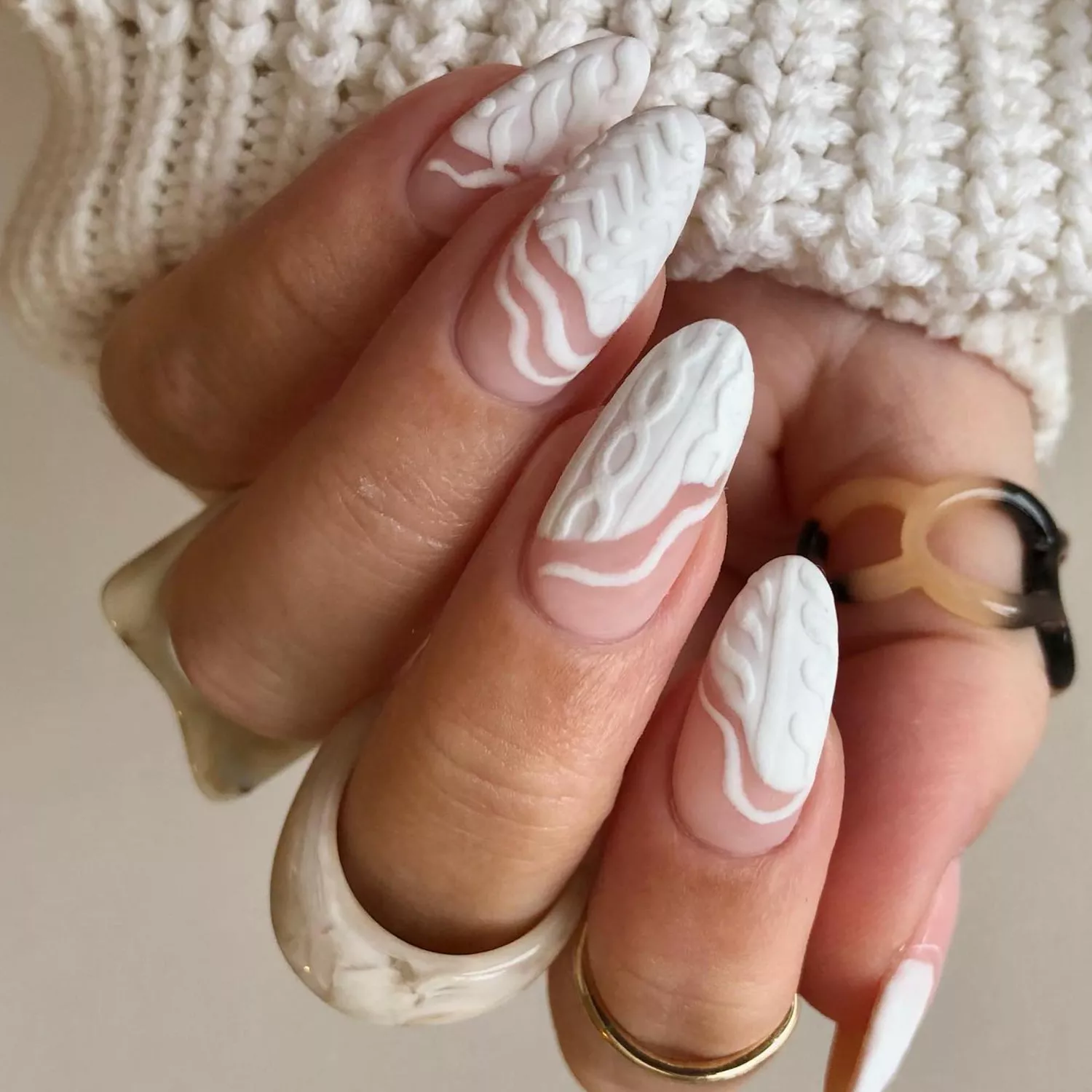Cozy Cable Knit Texture and Wavy French Tips Cozy Cable Knit Texture and Wavy French Tips β Winter Nail Designs