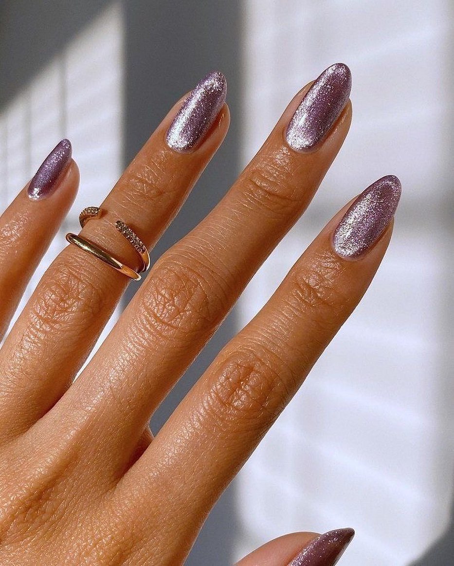 Les ongles effet velours sont la tendance festive de cette fin d'année - Madmoizelle