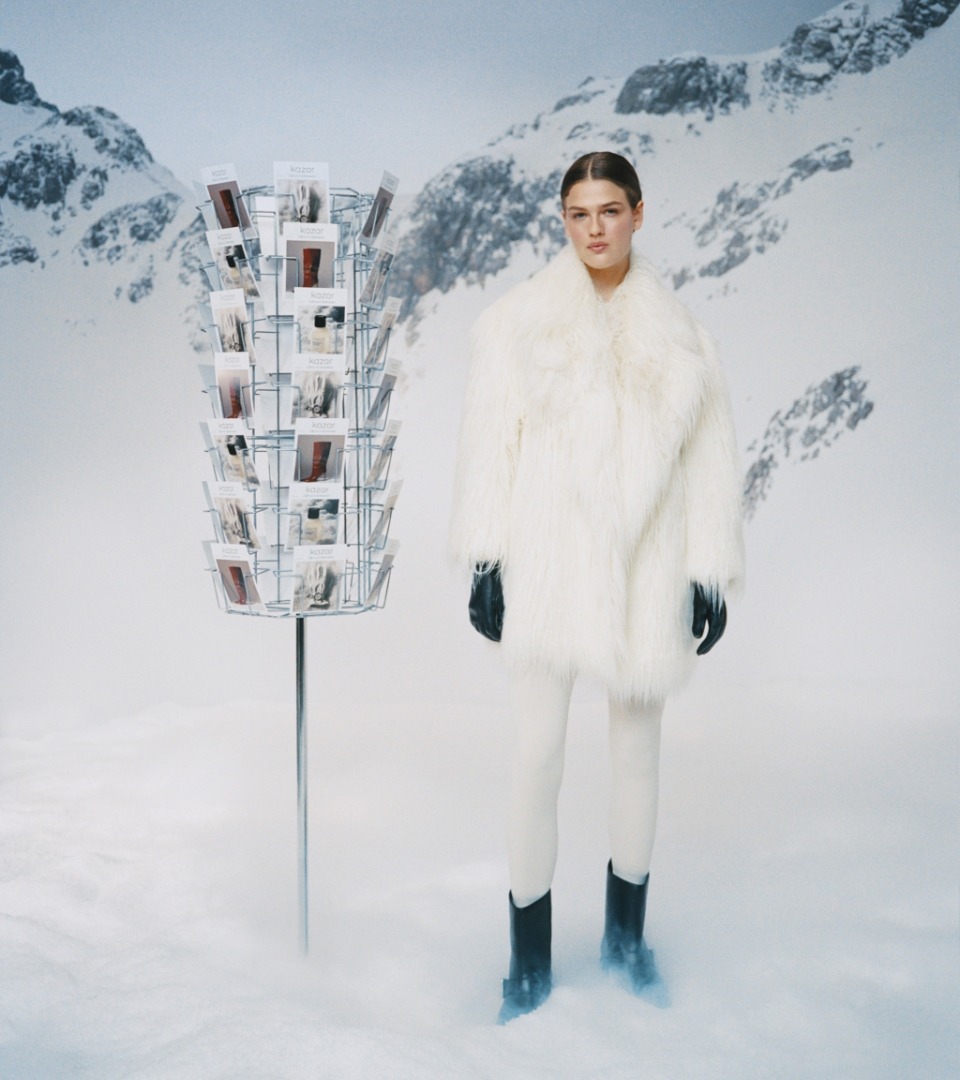 Voluminous Faux Fur Coat and White Leggings for Dramatic Apres Ski — Apres Ski Outfits