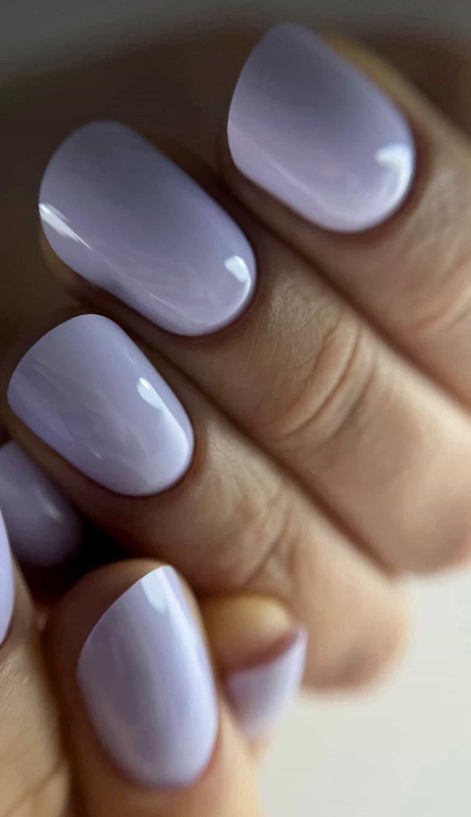 Glossy Pale Lilac Short Oval Nails — Winter Nail Colors for Pale Skin