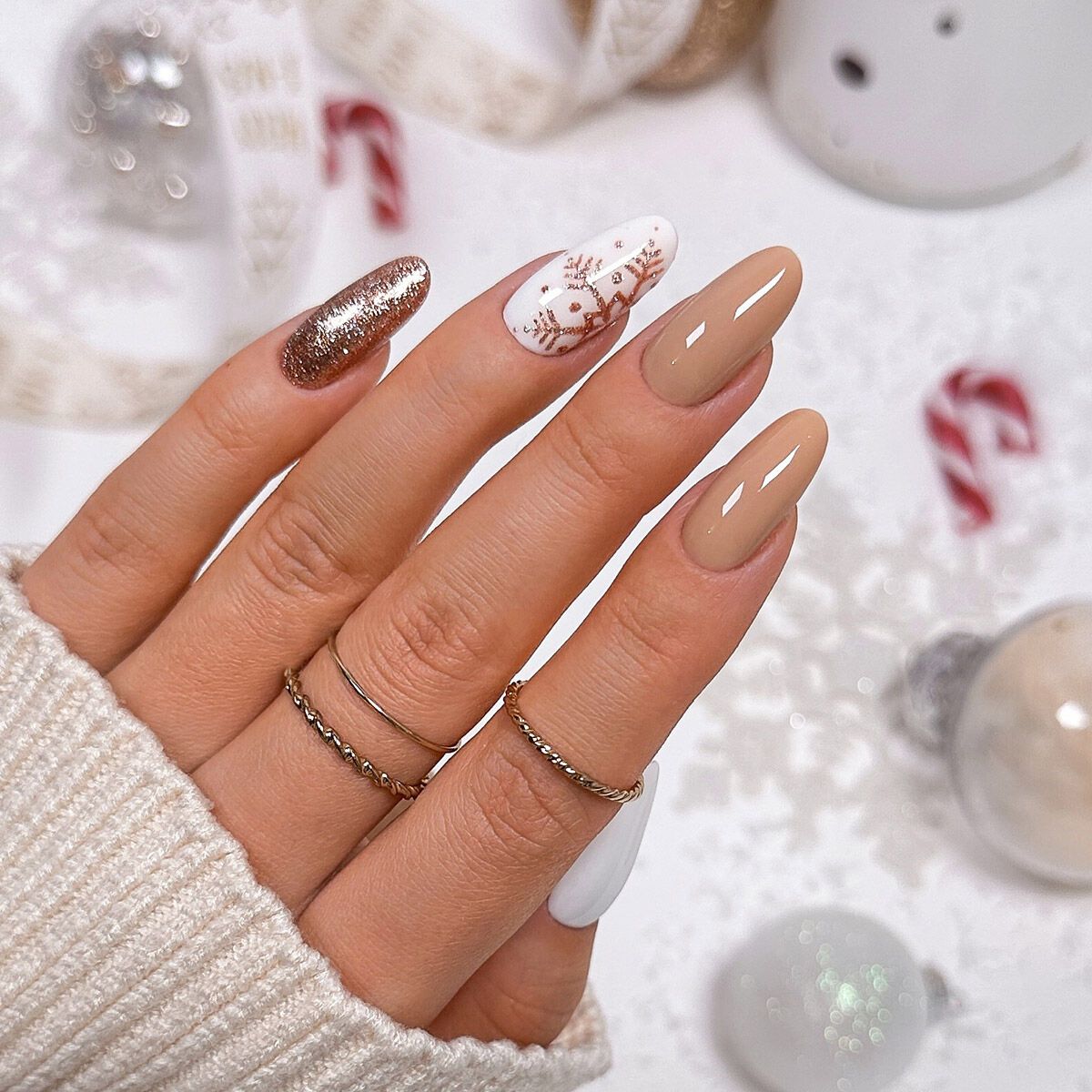 Light Beige Gold Snowflake Glitter — Winter Nude Nails