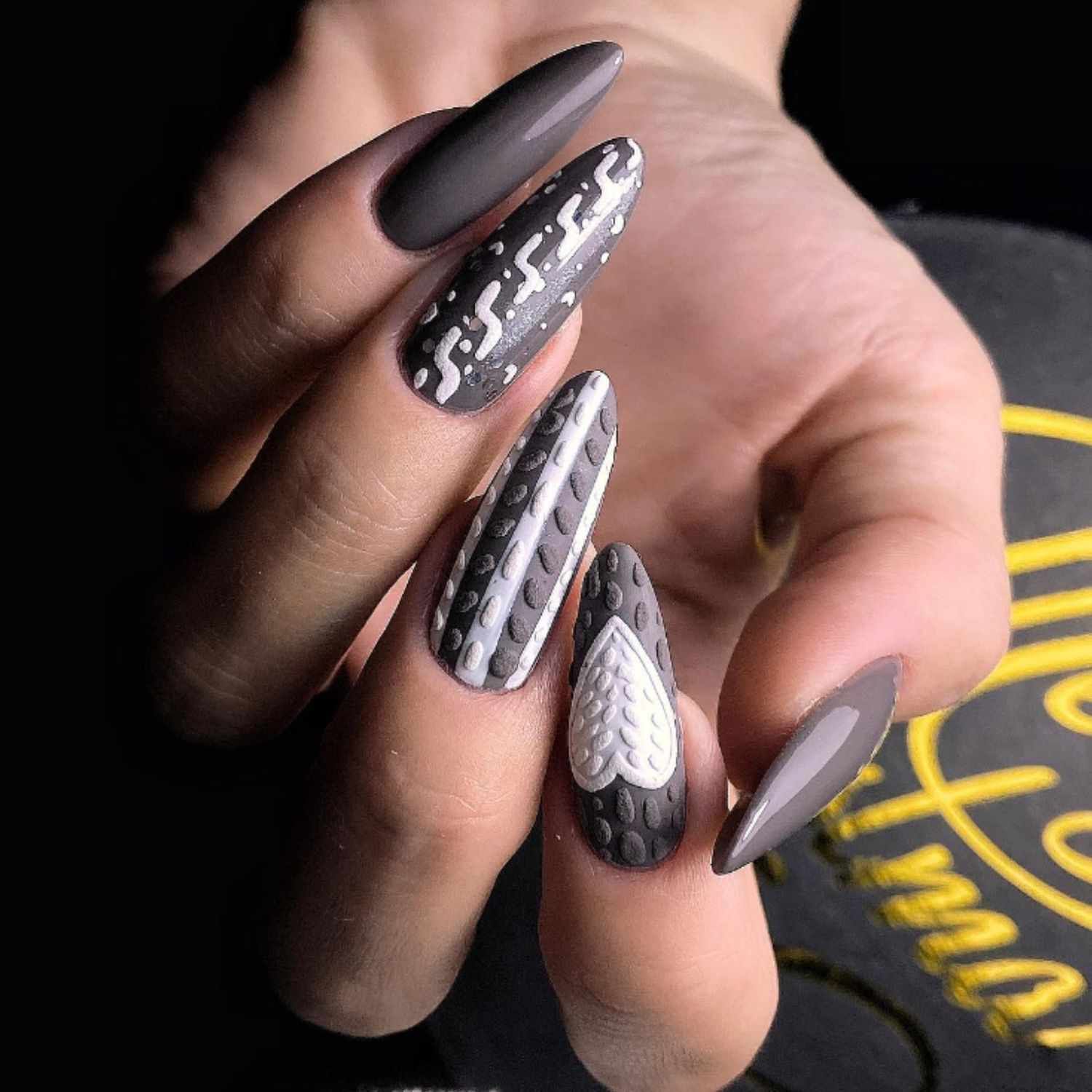 Visual Idea Visual Idea β Sweater Nails