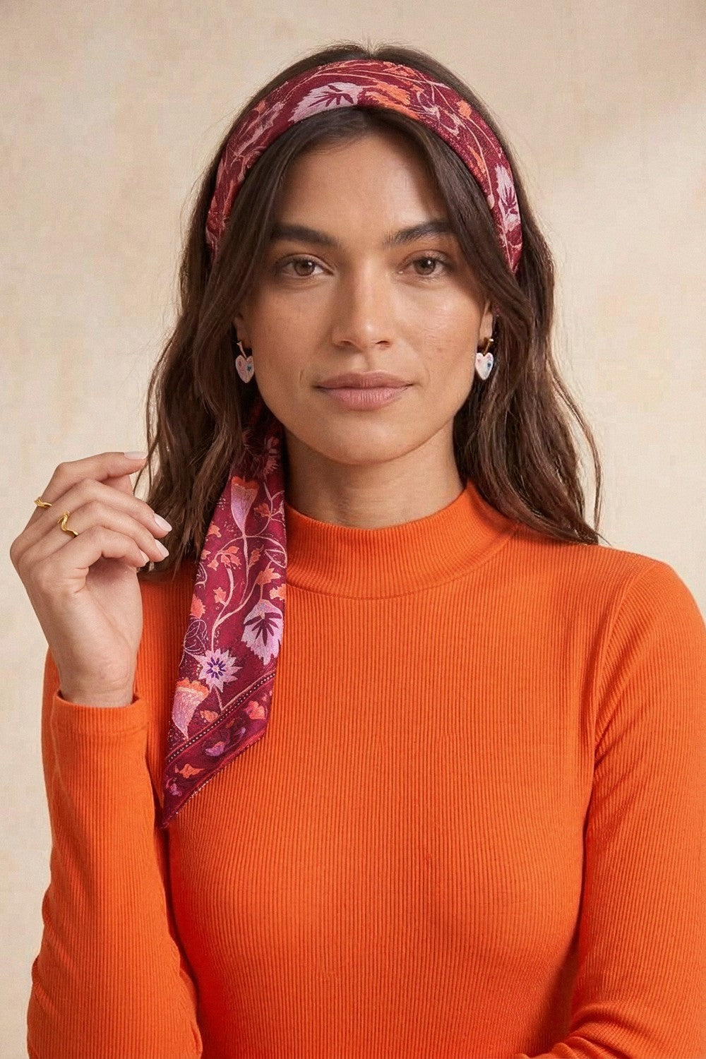 Burgundy Scarf as a Headband with Mock-Neck Top Burgundy Scarf as a Headband with Mock-Neck Top β Scarf Outfits