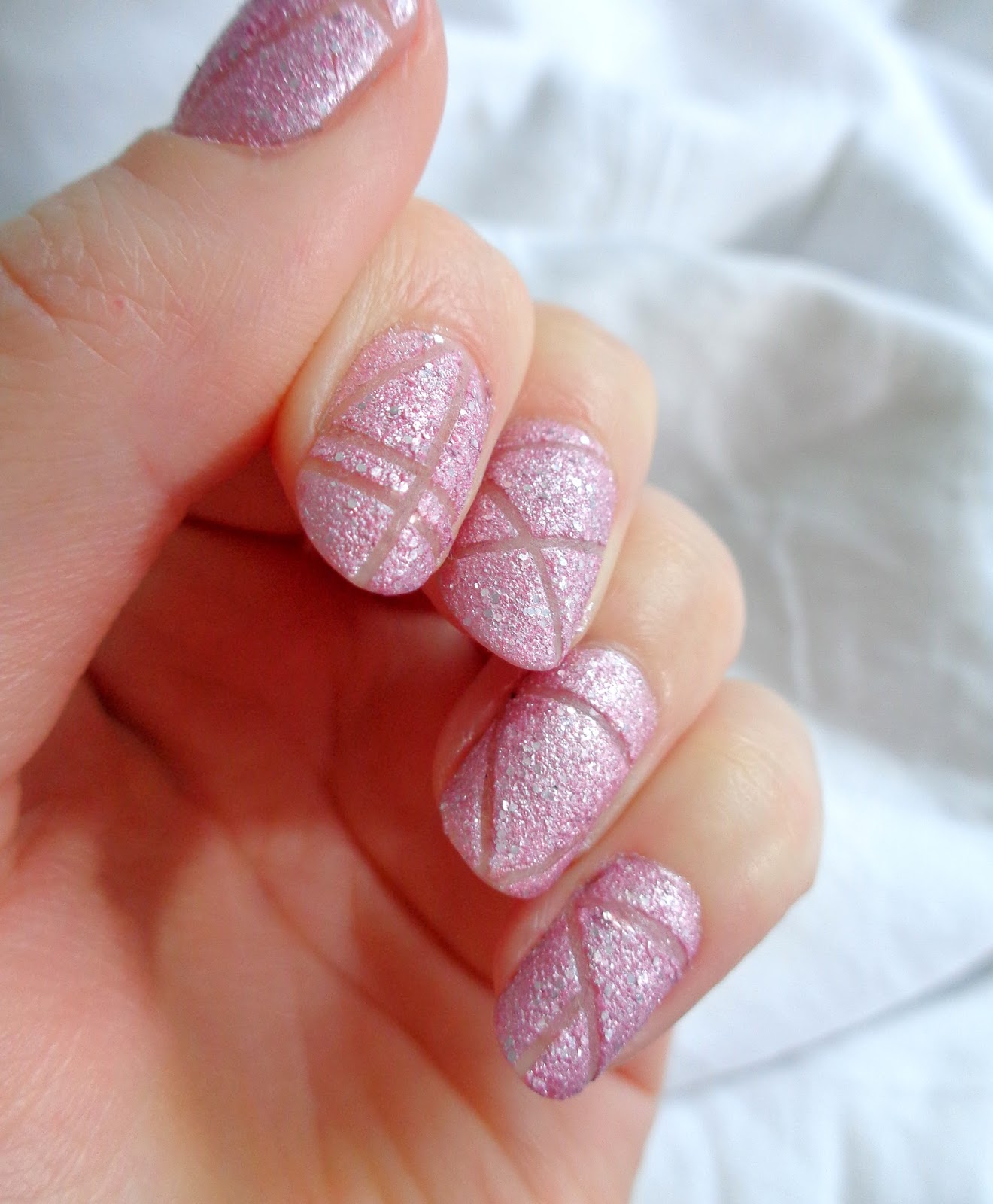Geometric Lines Over Glitter Visual Idea Geometric Lines Over Glitter Visual Idea β Winter Glitter Nails