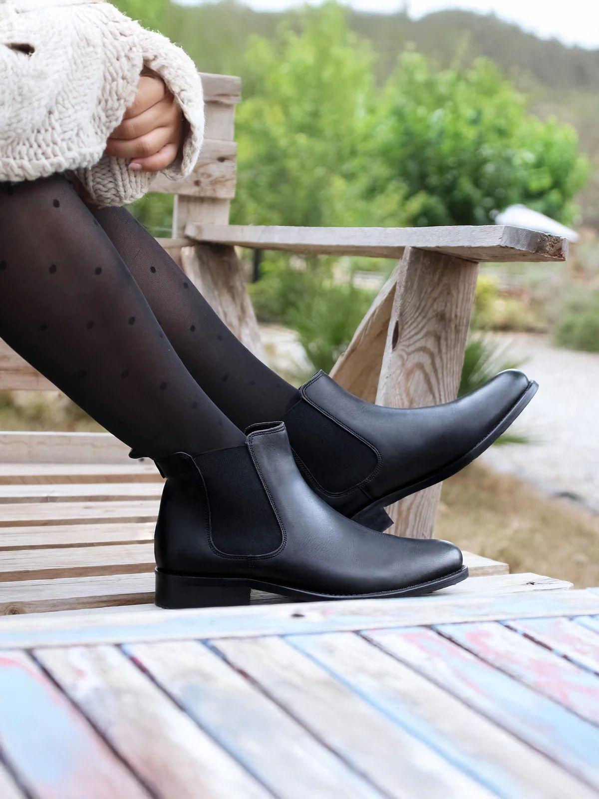 Playful Detail: Chelsea Boots with Polka Dot Tights Playful Detail: Chelsea Boots with Polka Dot Tights β Chelsea Boots Outfits