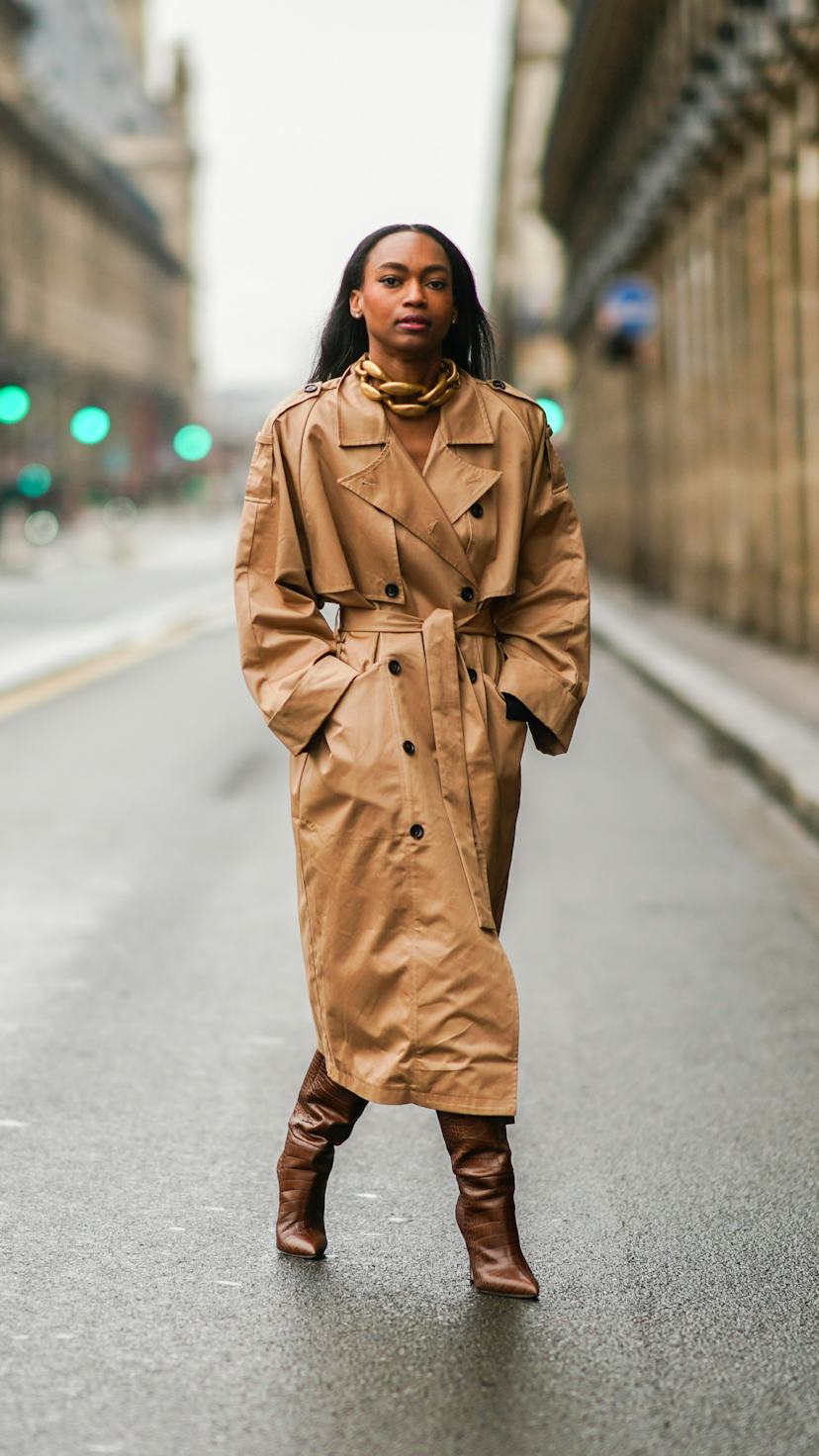Belted Tan Trench Coat with Croc-Effect Boots — Brown Coat Outfits