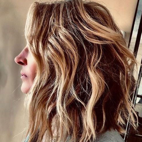 Collarbone Lob With Beachy Waves Collarbone Lob With Beachy Waves β Winter Lob Haircuts