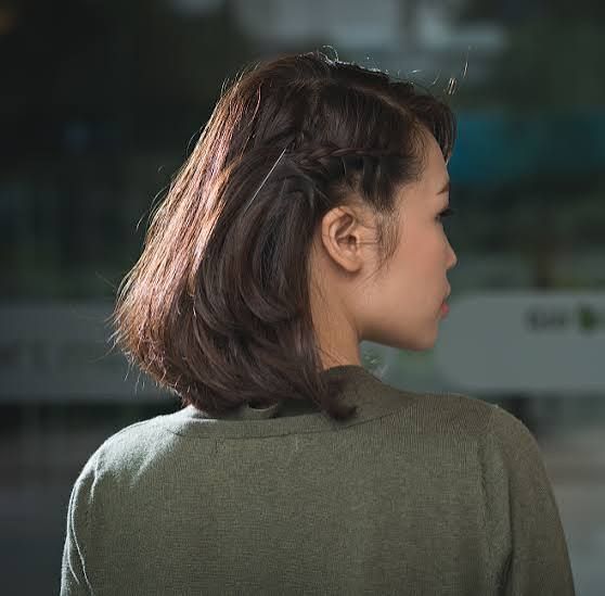 Air-Dried Textured Chin Bob Air-Dried Textured Chin Bob β Winter Hairstyles for Work