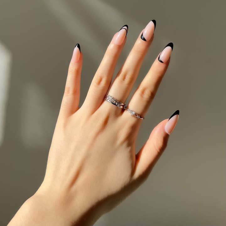 Black French Tips On All Nails Visual Idea Black French Tips On All Nails Visual Idea β Baddie Winter Nails