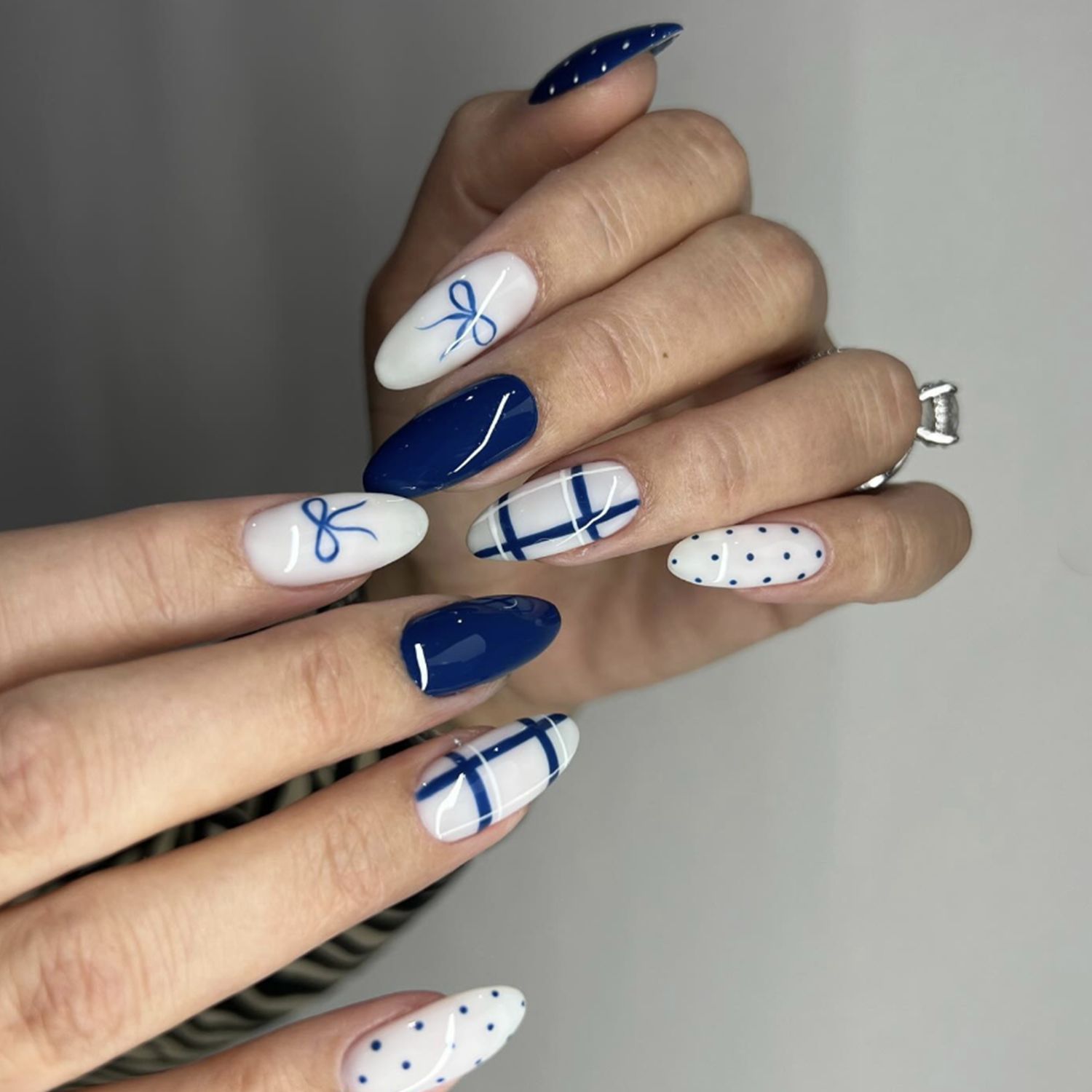 Precise Lines Even Application Visual Idea Precise Lines Even Application Visual Idea β Winter Bow Nails