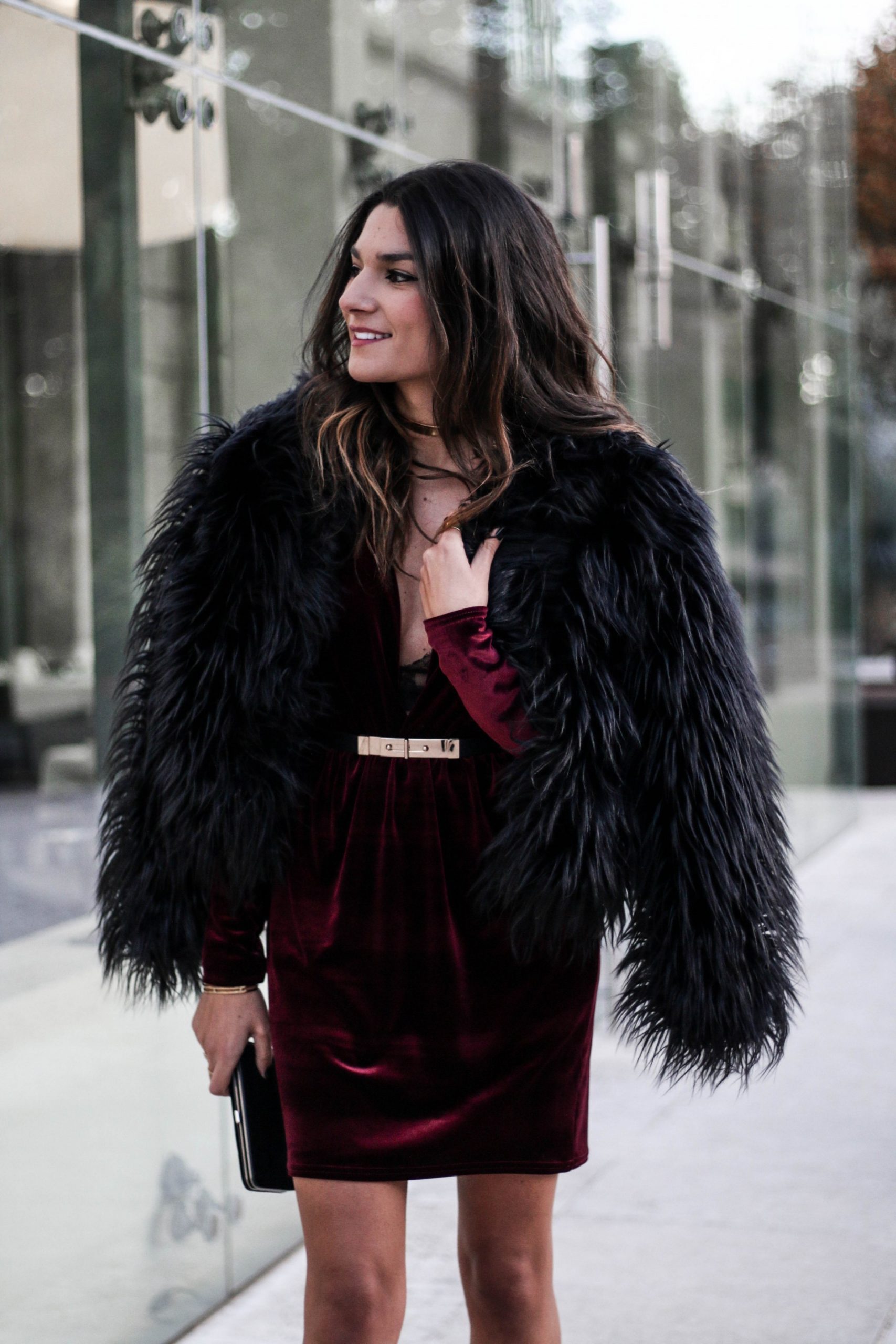 Velvet Mini Dress with a Dramatic Faux Fur Coat Velvet Mini Dress with a Dramatic Faux Fur Coat β Winter Going Out Outfits