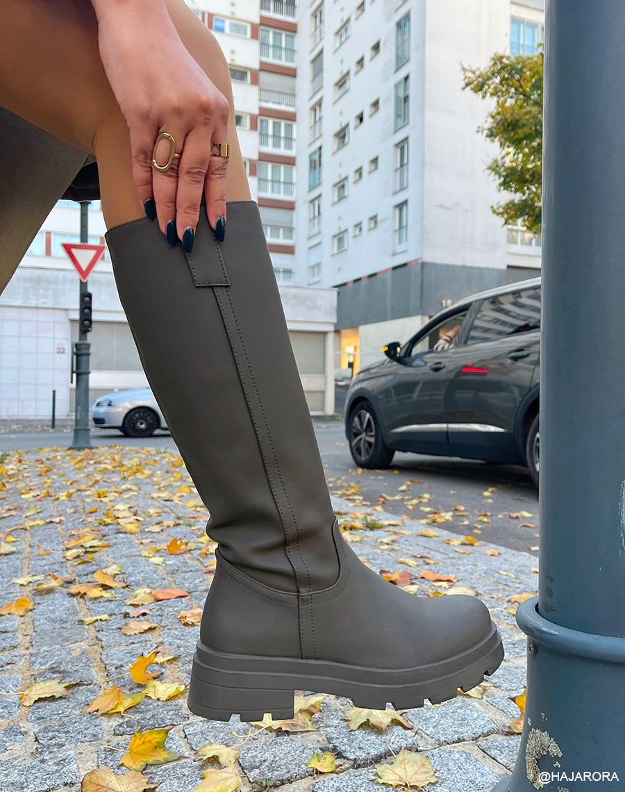 Khaki Green Rubberized Boots for Outdoor Wear Knee High Boots Outfits