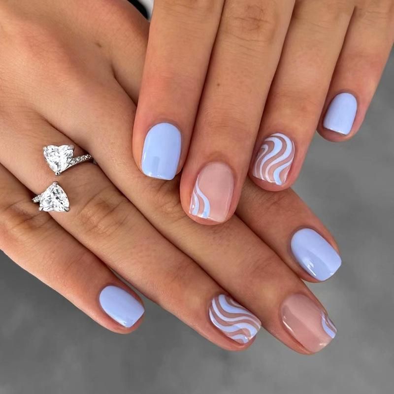 Lines On Accent Nails Visual Idea Lines On Accent Nails Visual Idea β Winter Nails for School