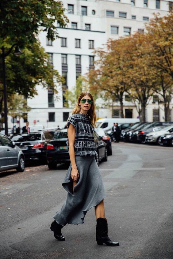 Grey Patterned Top and A-Line Skirt with Black Slouchy Boots Grey Patterned Top and A-Line Skirt with Black Slouchy Boots β Slouchy Boots Outfits
