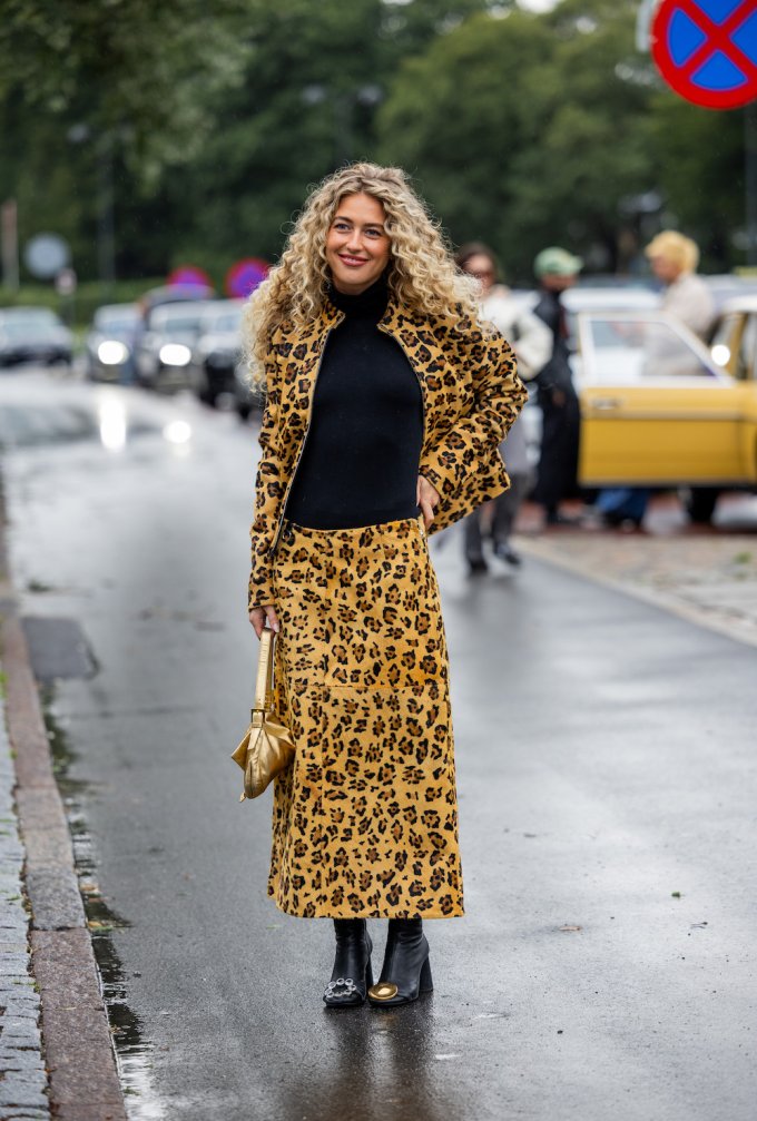 Matching Leopard Set with Black Turtleneck — Leopard Coat Outfits