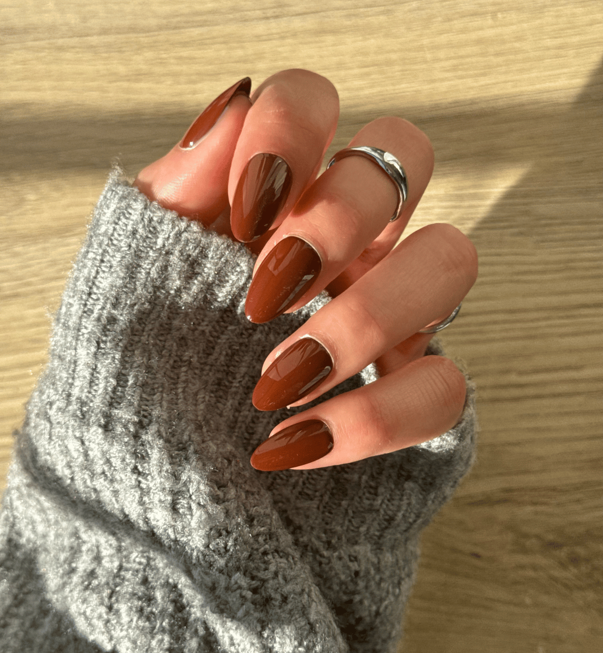 Visual Idea Visual Idea โ Short Winter Almond Nails