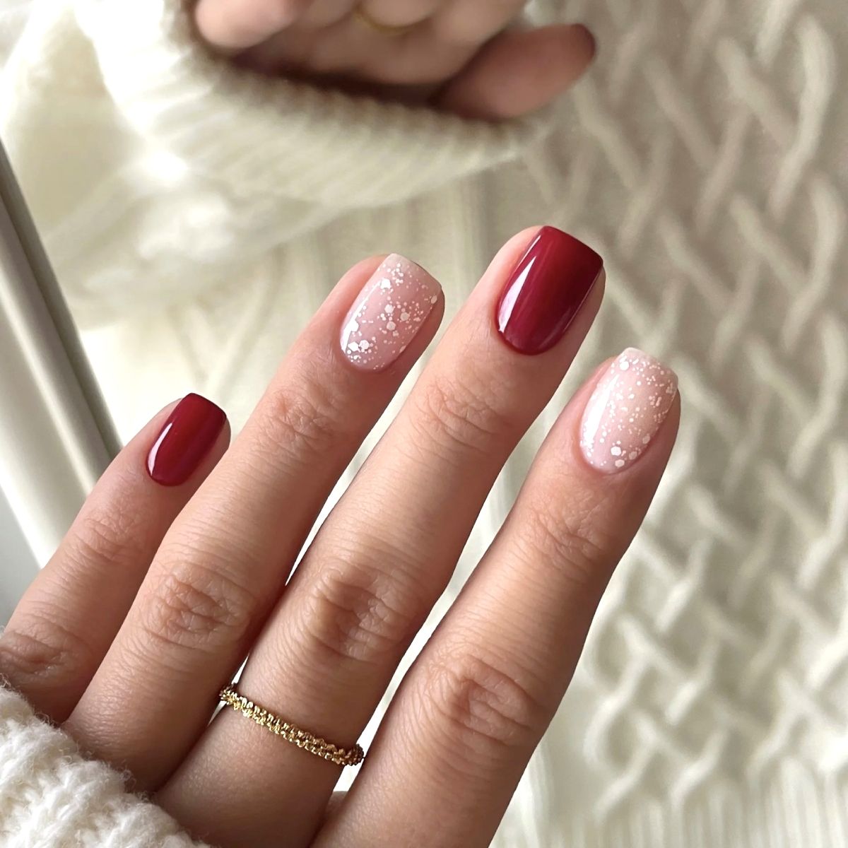 Glossy Deep Red and Speckled Glitter Short Nails Glossy Deep Red and Speckled Glitter Short Nails β Winter Nail Art Simple