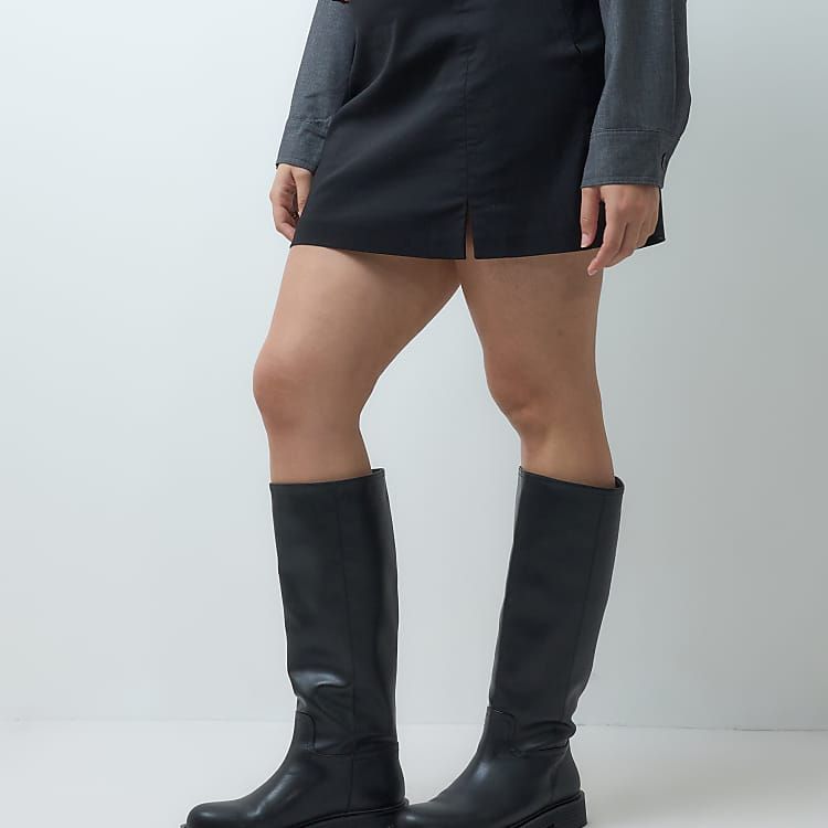 Street Style: Chunky Boots with Mini Skirt and Denim Shirt Street Style: Chunky Boots with Mini Skirt and Denim Shirt โ Riding Boots Outfits
