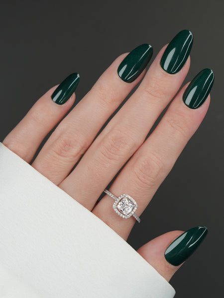 Classic Glossy Dark Green Oval Nails Classic Glossy Dark Green Oval Nails β Dark Green Winter Nails