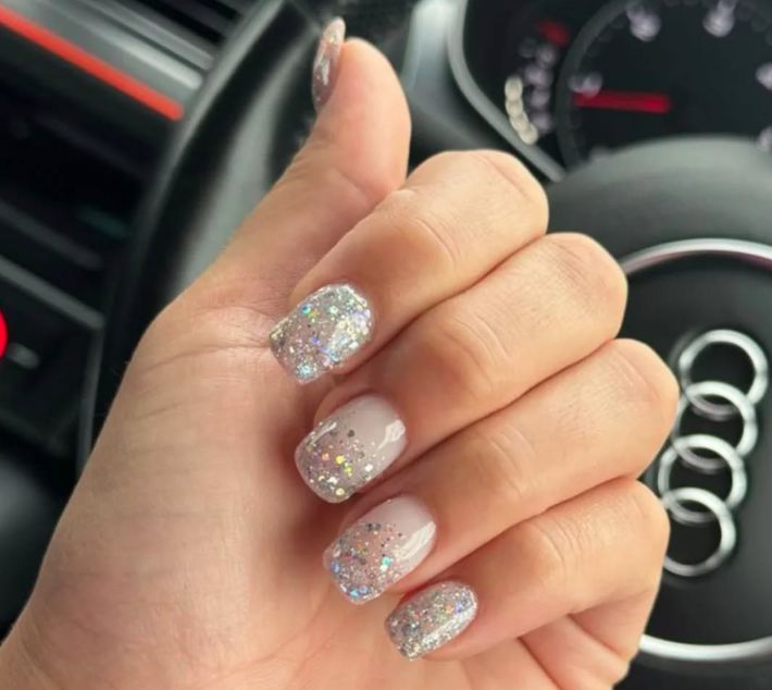 Glitter Accent Visual Idea Glitter Accent Visual Idea β Short Winter Acrylic Nails