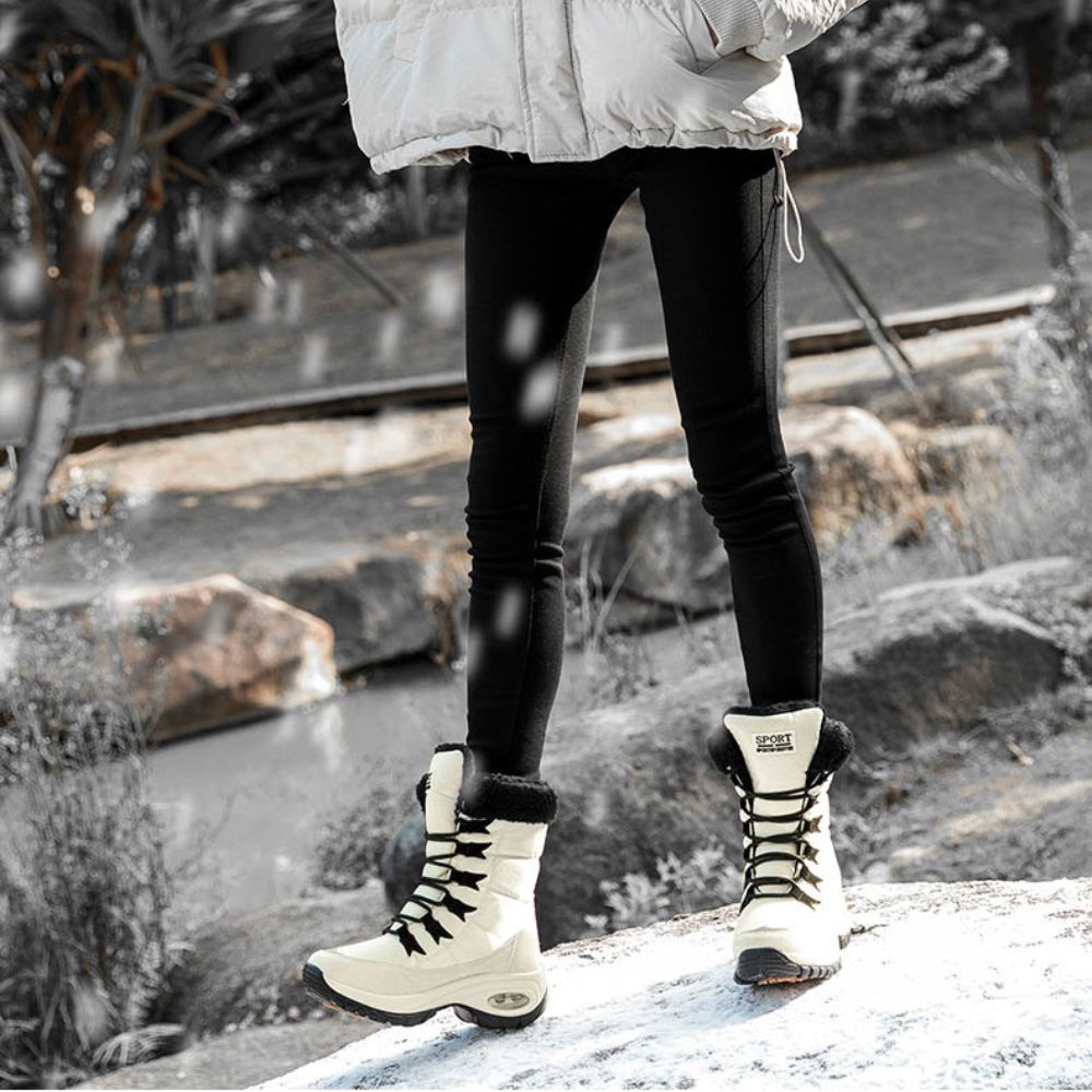 Fur-Trimmed Snow Boots with Black Leggings for Cozy Apres Ski — Apres Ski Outfits