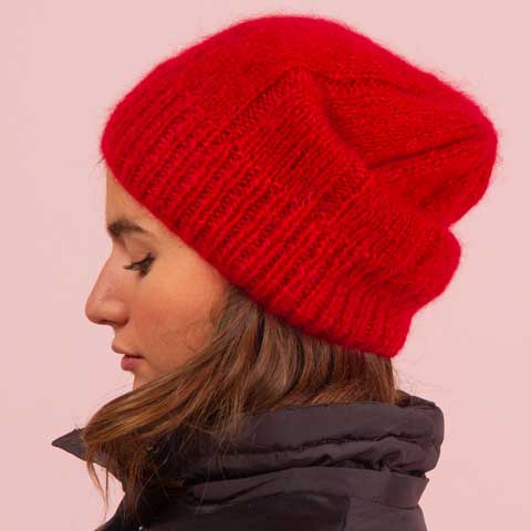 Vibrant Red Beanie with a Puffer Jacket Vibrant Red Beanie with a Puffer Jacket β Beanie Outfits