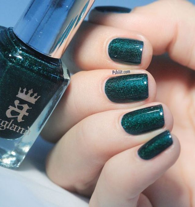 Short Deep Green Dense Glitter Short Deep Green Dense Glitter β Green Christmas Nails 2026
